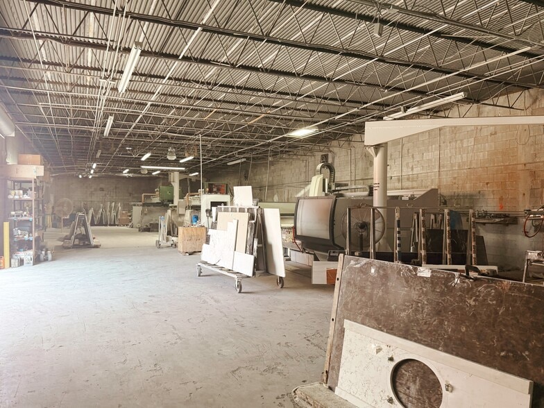 More Photos Of 3750 NW 43rd St, Hialeah Warehouse For Lease