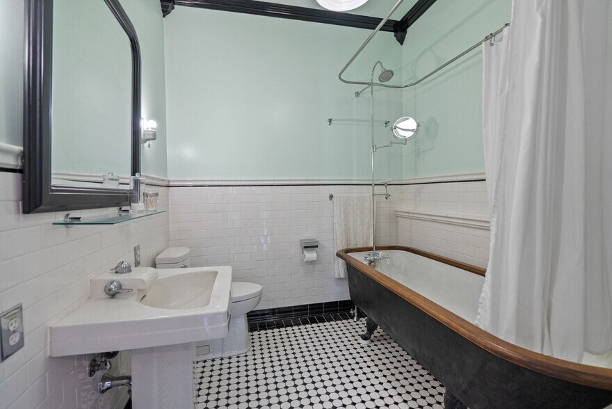 More Photos Of 591 W 9th St, San Bernardino Office For Sale