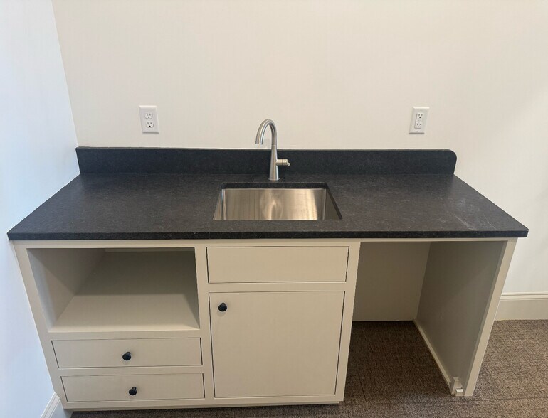 More Photos Of 110 Stillwell Ave, Tillamook Storefront Retail Office For Lease