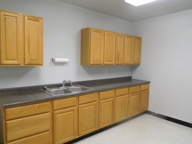 More Photos Of 3130 Strawberry Rd, Pasadena Service For Lease