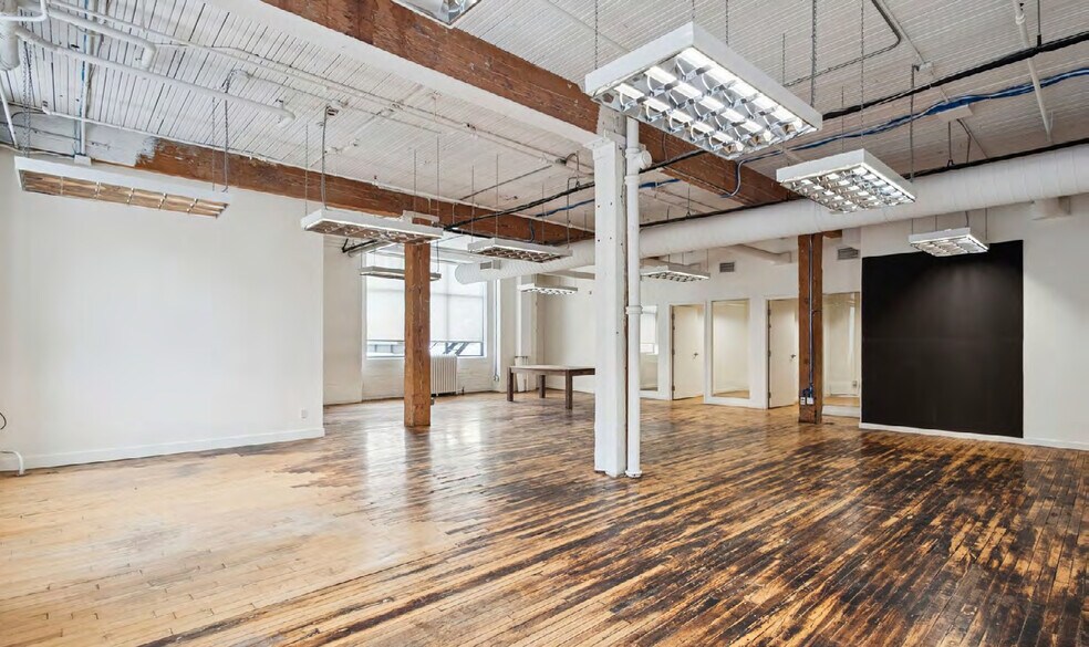 More Photos Of 183 Bathurst St, Toronto Office For Lease