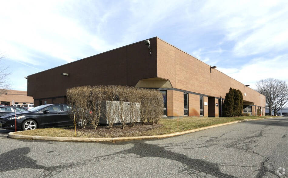 More Photos Of 628 Shrewsbury Ave, Tinton Falls Office For Lease