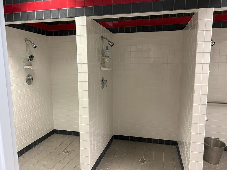 More Photos Of 2310 Peachford Rd, Atlanta Office For Sale