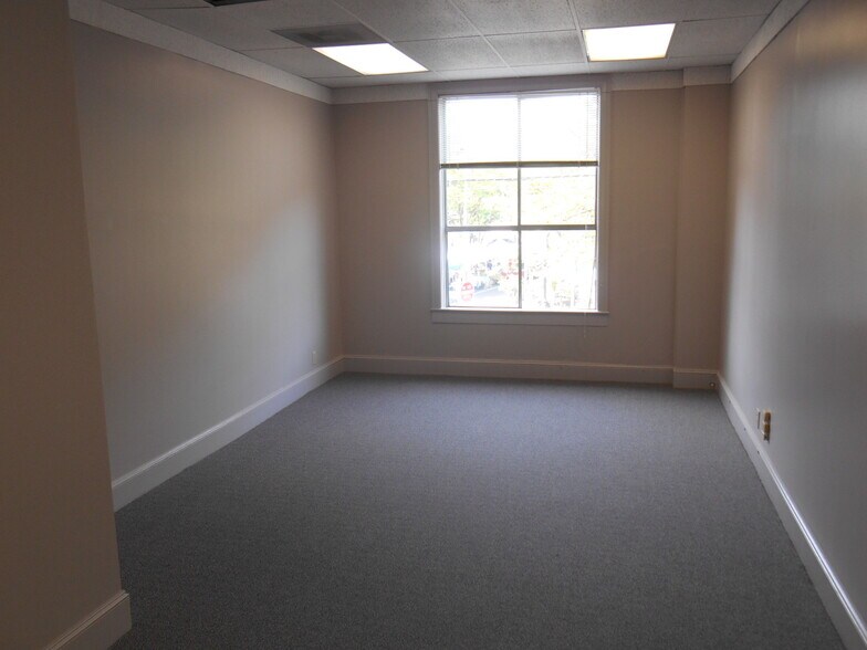 More Photos Of 8535-8539 N Lombard St, Portland Storefront Retail Office For Sale