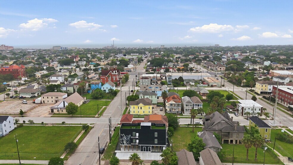 More Photos Of 715 28th St, Galveston Apartments For Sale