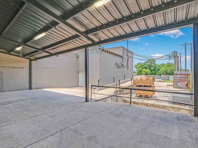 More Photos Of 1305 S Brazos St, San Antonio Refrigeration Cold Storage For Lease