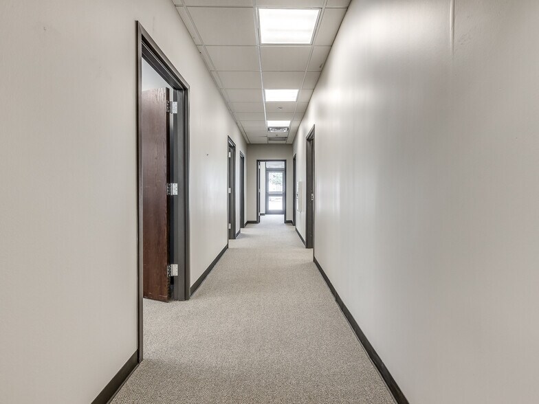 More Photos Of 3101 W Tecumseh Rd, Norman Office For Lease