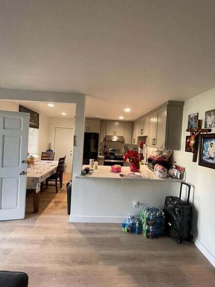 More Photos Of 308 S Laurel St, Santa Ana Apartments For Sale