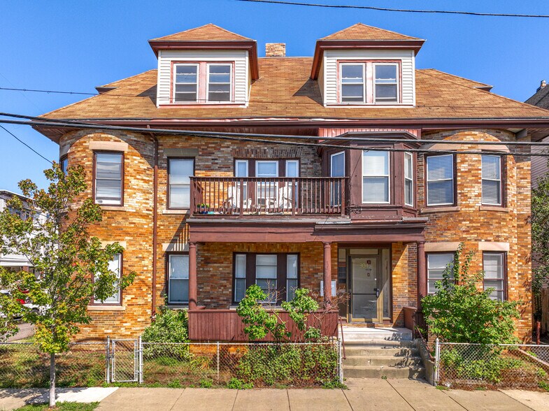 More Photos Of 5 Wave way, Winthrop Apartments For Sale