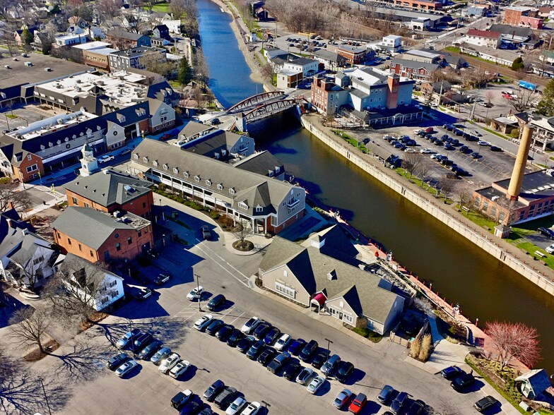 More Photos Of 330 Packetts Lndg, Fairport Unknown For Lease