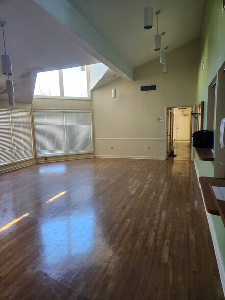 More Photos Of 149 Providence Rd, Charlotte Office For Sale