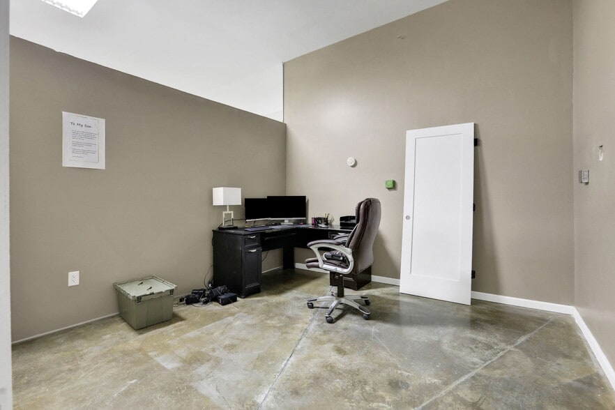 More Photos Of 269 Stone Schoolhouse Rd, Bloomingburg Warehouse For Sale