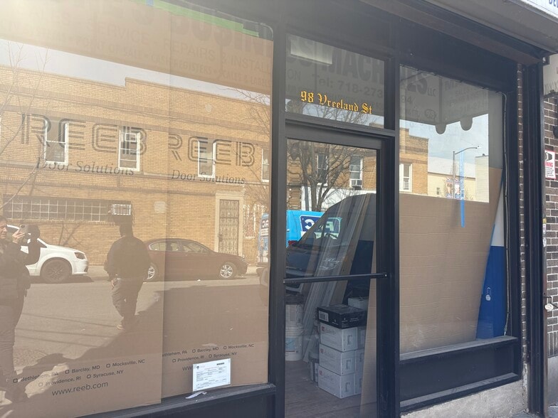 More Photos Of 98 Vreeland St, Staten Island Storefront Retail Residential For Lease