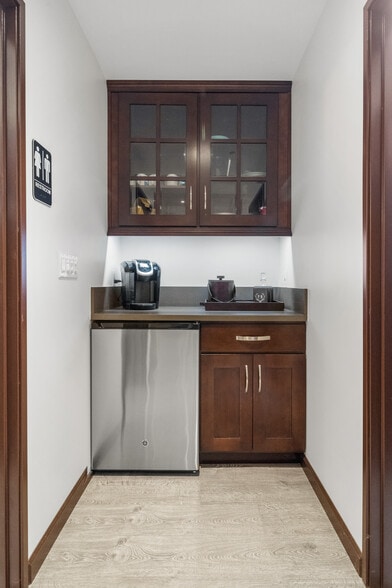 More Photos Of 25550 Hawthorne Blvd, Torrance Medical For Lease