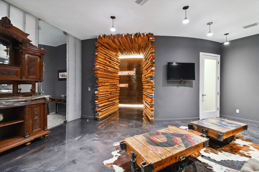 More Photos Of 3330 W Cypress St, Tampa Office For Sale
