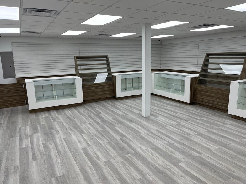 More Photos Of 1382 Michigan Ave, Battle Creek Freestanding For Sale
