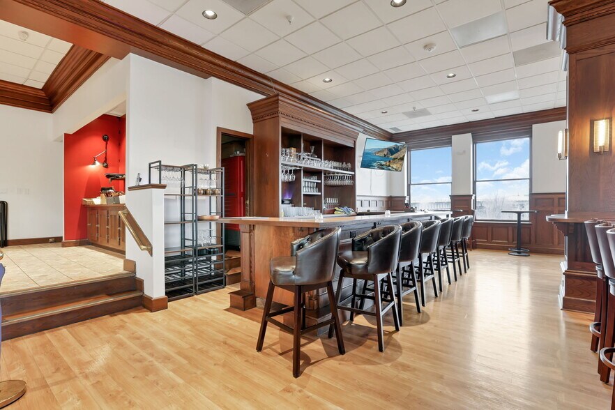 More Photos Of 301 Broadway, Lorain Hotel For Lease