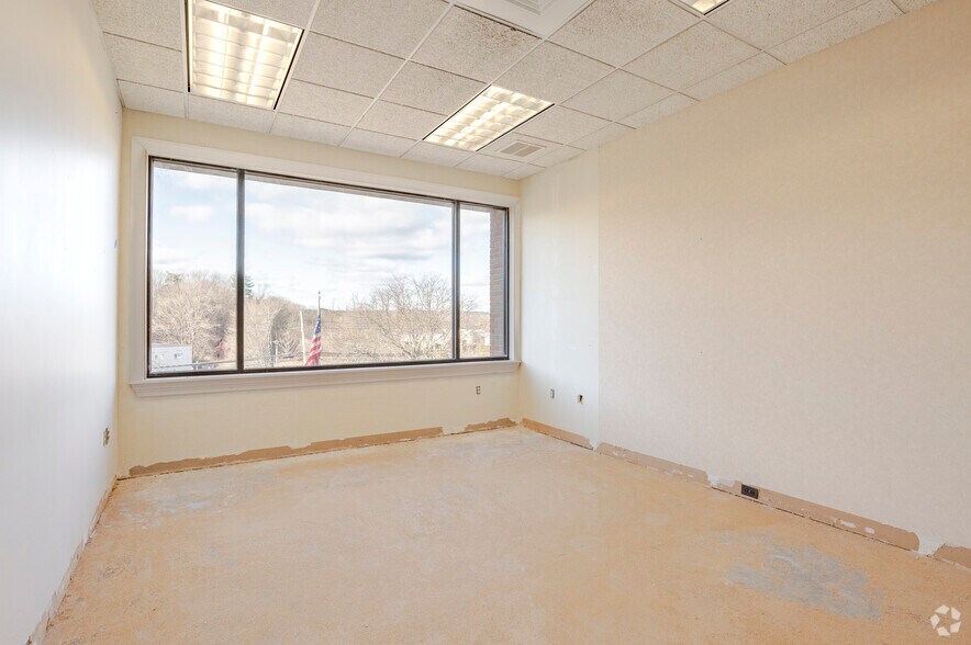 More Photos Of 22 Waterville Rd, Avon Medical For Sale