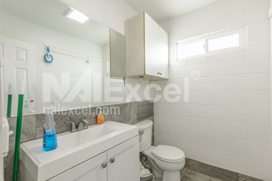 More Photos Of 1826 W 1020 N, St George Warehouse For Lease