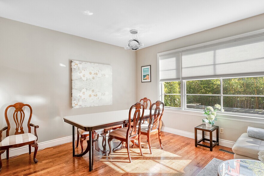 More Photos Of 2814 3rd Av W, Vancouver Hospitality For Sale
