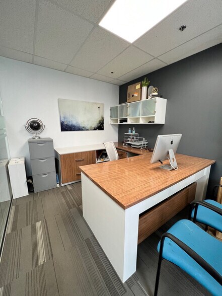 More Photos Of 998 Harbourside Dr, North Vancouver Showroom For Sale