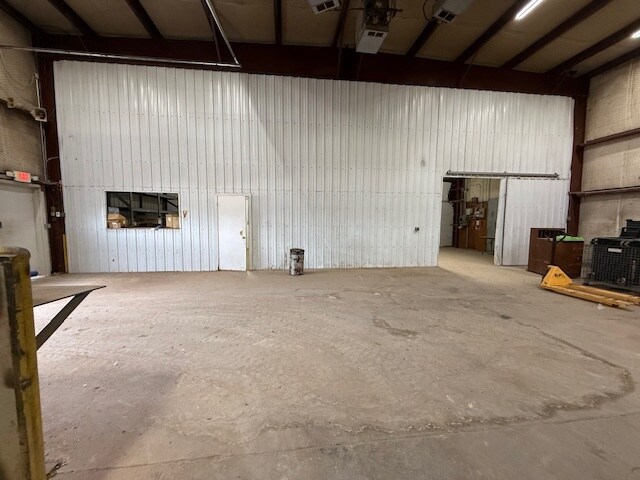 More Photos Of 116 Western St, Pampa Warehouse For Lease