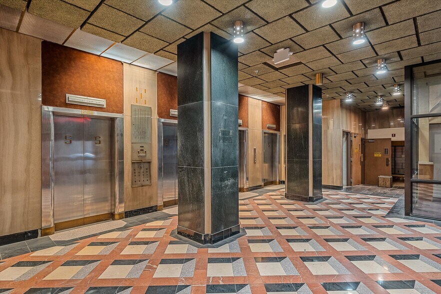 More Photos Of 509 Marshall St, Shreveport Office For Sale