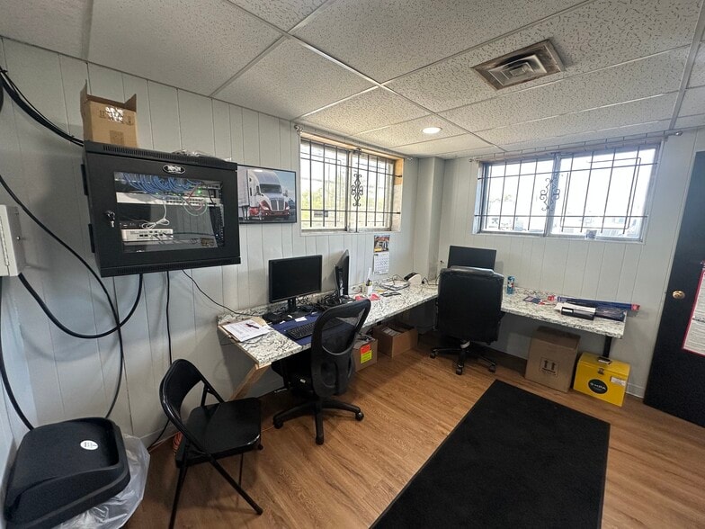 More Photos Of 5301 Crayton Ave, Cleveland Warehouse For Lease