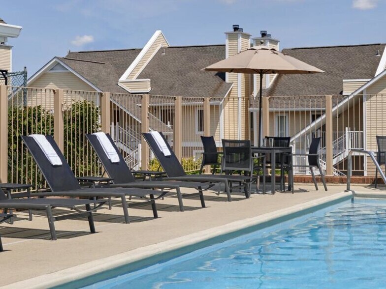 More Photos Of 15431 Conway Rd, Chesterfield Hotel For Sale