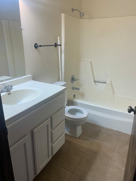More Photos Of 3440 W Richwoods Blvd, Peoria Apartments For Sale