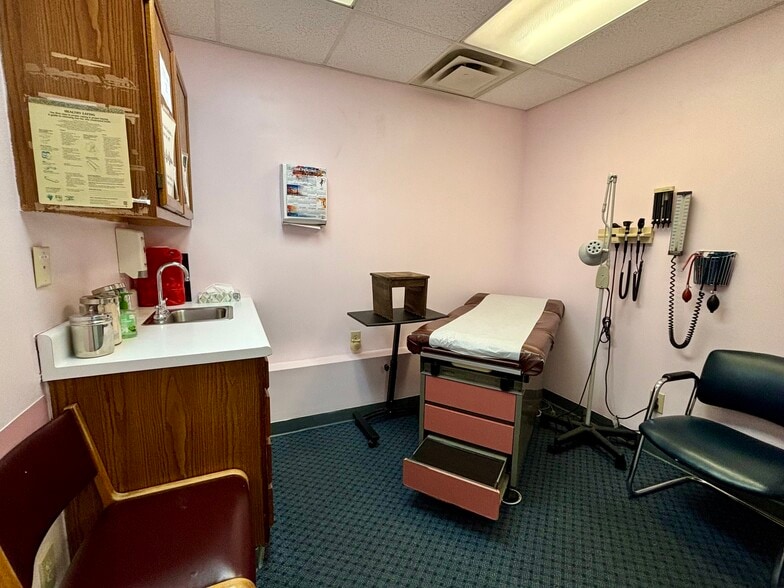 More Photos Of 200 Northern Dr, Troy Medical For Sale