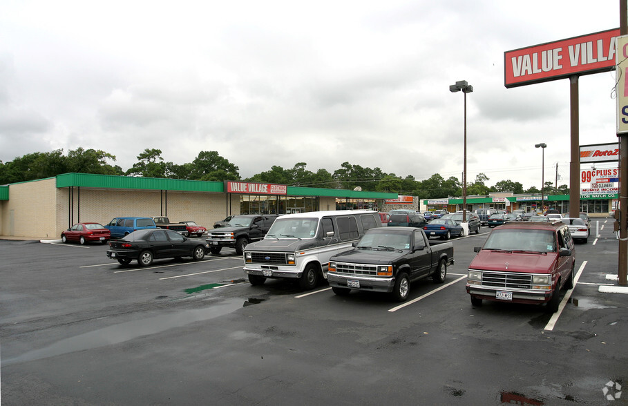 Primary Photo Of 1803-1823 Gessner Rd, Houston General Retail For Lease