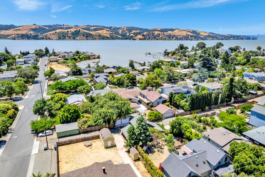 More Photos Of 602 W K St, Benicia Freestanding For Sale