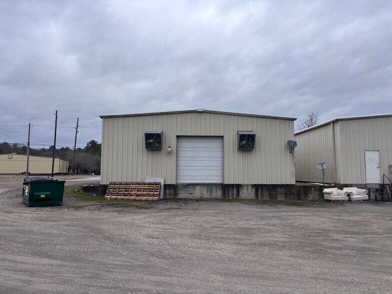 More Photos Of 90 Industrial Blvd, Attalla Freestanding For Lease