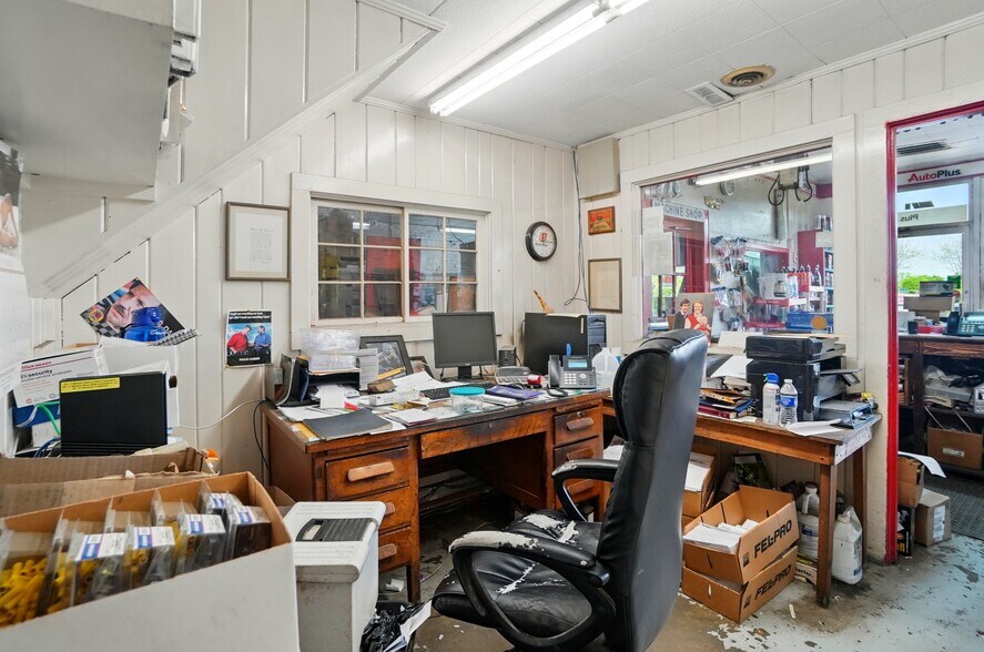 More Photos Of 315 W Morgan St, Monroe Auto Repair For Sale