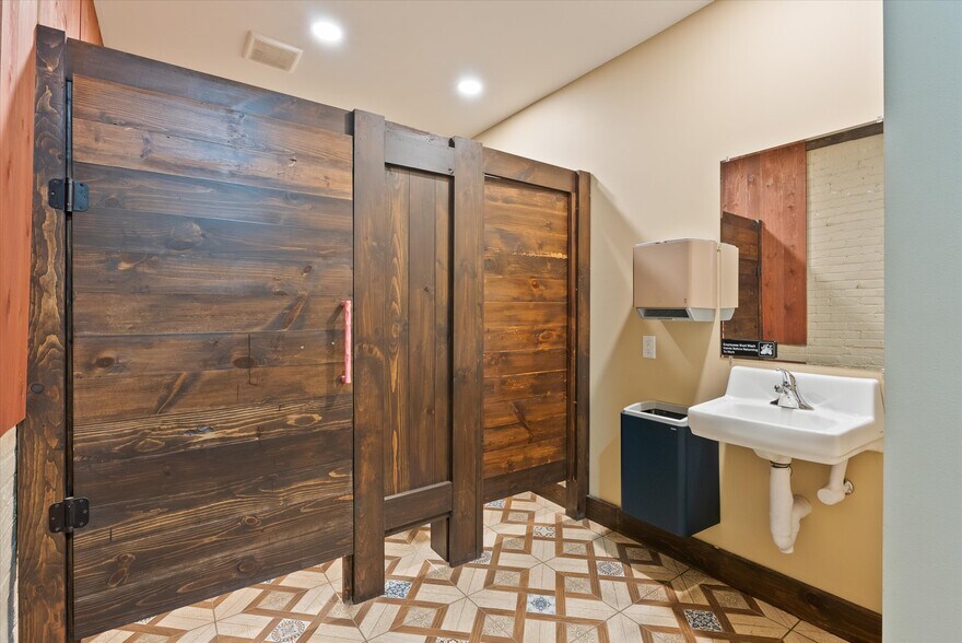 More Photos Of 1133 Indiana Ave, Sheboygan Storefront Retail Office For Lease