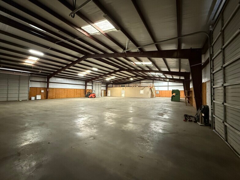 More Photos Of 4544 Maxey Rd, Alvarado Service For Lease