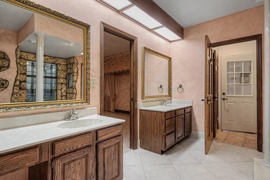 More Photos Of 2160 Laurence Dr, Clearwater Office For Sale
