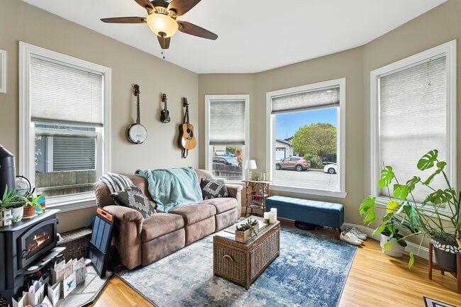 More Photos Of 575 Myrtle St, Half Moon Bay Apartments For Sale