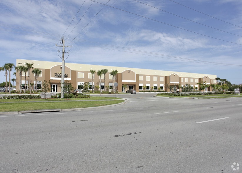 More Photos Of 1850 S Powerline Rd, Deerfield Beach Warehouse For Lease