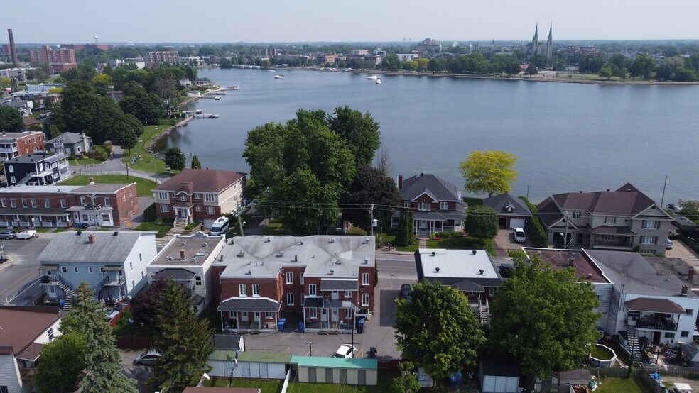 Primary Photo Of 301-307 Boul Du Havre, Salaberry-de-valleyfield Apartments For Sale