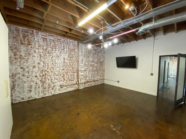 More Photos Of 2233 Barry Ave, Los Angeles Warehouse For Lease