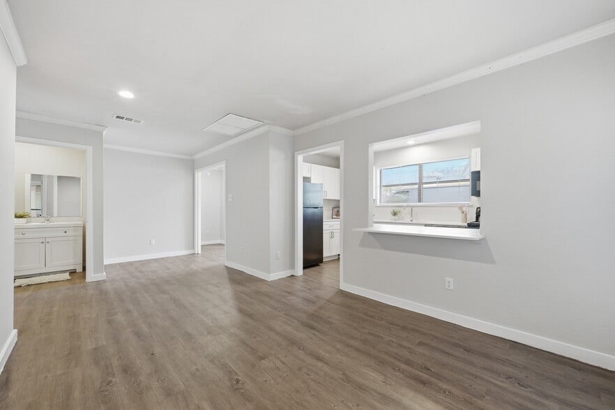 More Photos Of 1007 E Rundberg Ln, Austin Apartments For Sale