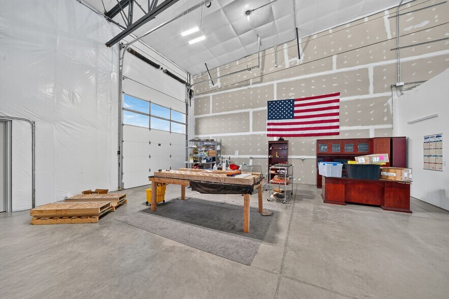More Photos Of 79 W 3100 N, Hyde Park Flex For Sale