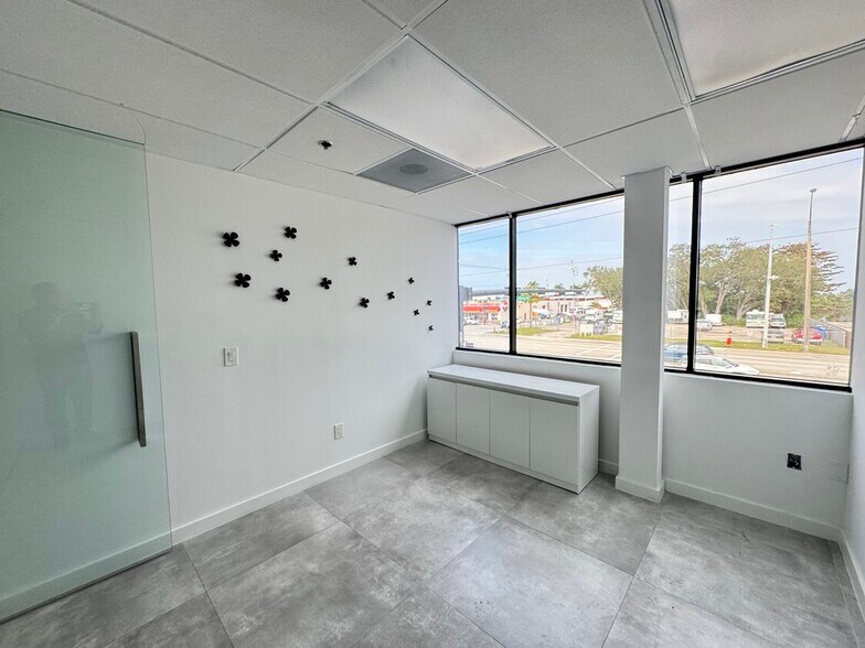 More Photos Of 2870 Stirling Rd, Hollywood Light Distribution For Lease