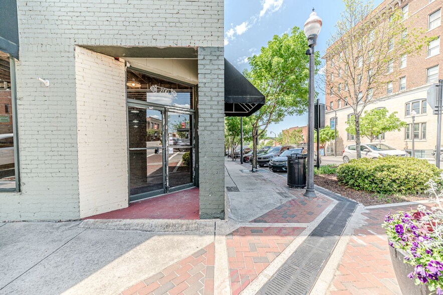 More Photos Of 200-208 S Steele St, Sanford Storefront For Lease