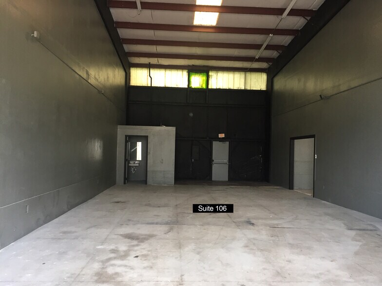 More Photos Of 2003 Atkinson Dr, Lufkin Distribution For Lease