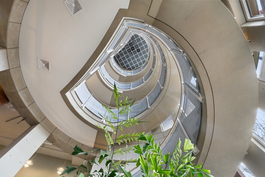 More Photos Of 2000 Duke St, Alexandria Office For Sale