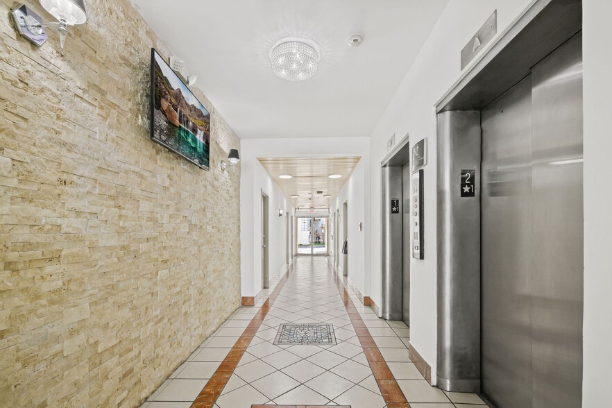 More Photos Of 960 W 41st St, Miami Beach Office Residential For Lease