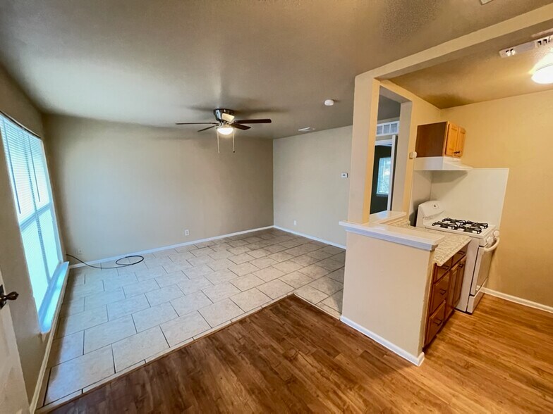More Photos Of 216 Lucas St, San Antonio Apartments For Sale